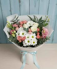 Букет цветов из:  Розы, Лизиантусы и Хризантемы в Хрустальный