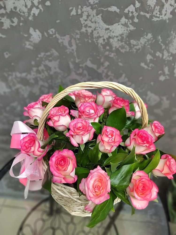 Цветочная композиция из Розы в корзине в Хрустальный