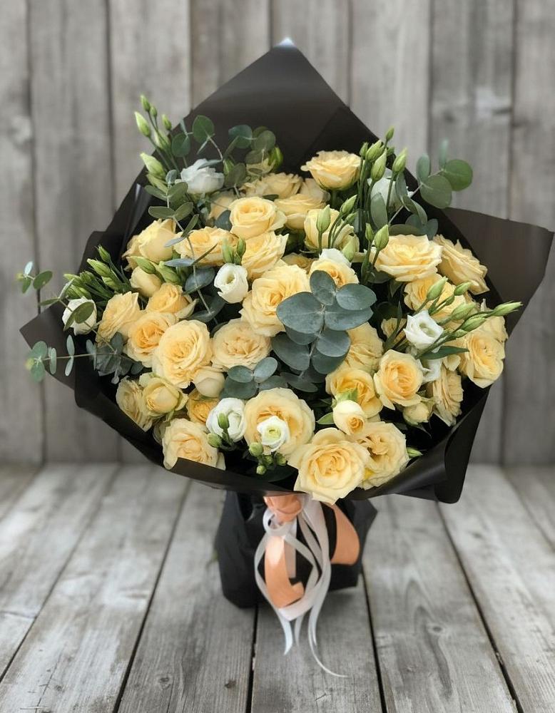 Букет цветов из: Розы и Лизиантусы в Хрустальный