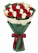 Букет Микс из красных и белых роз в Хрустальный