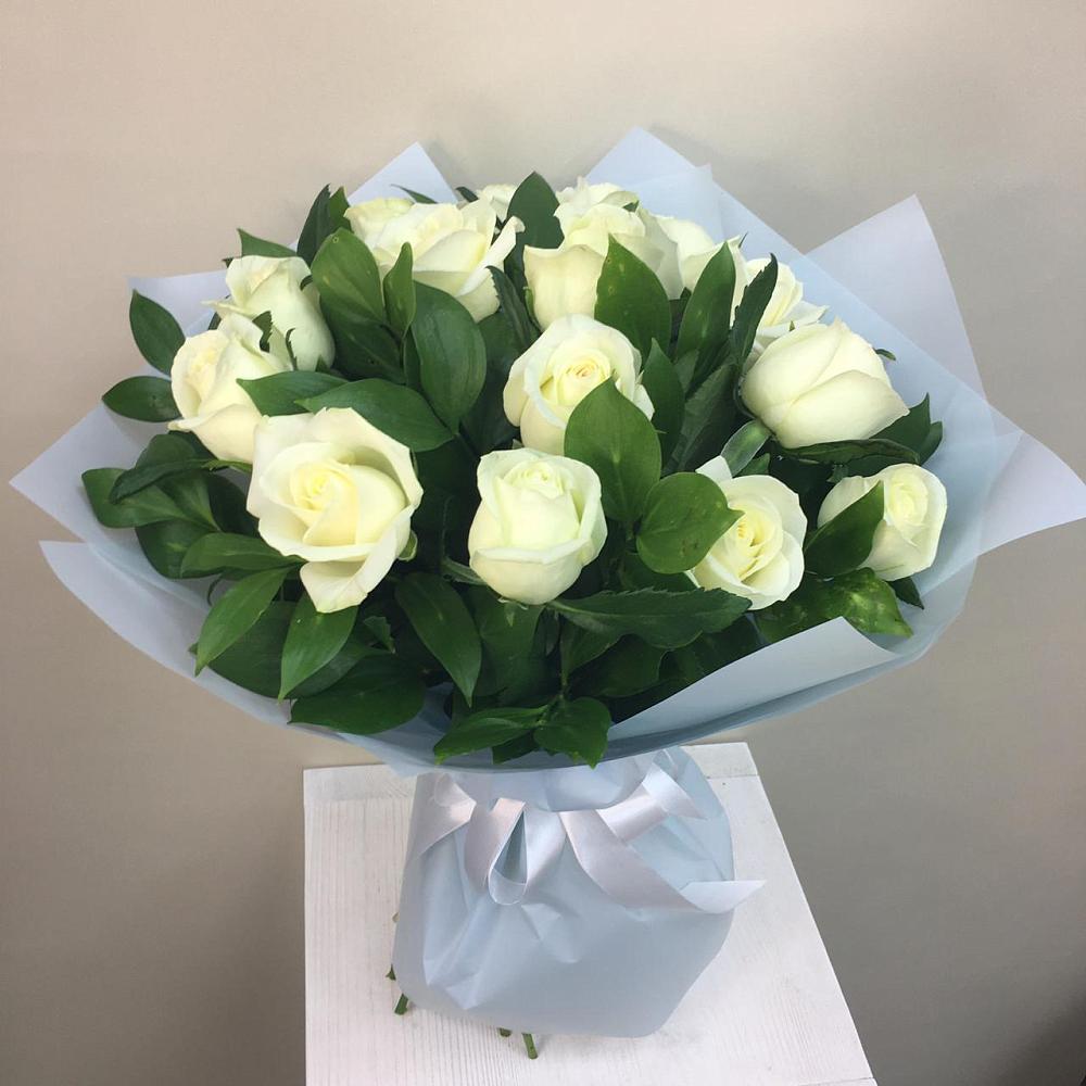 Букет 15 Белых роз Проуд в Хрустальный