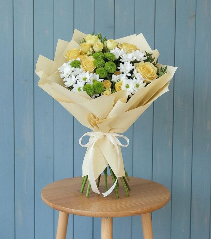 Букет цветов из: Хризантемы и Розы в Хрустальный