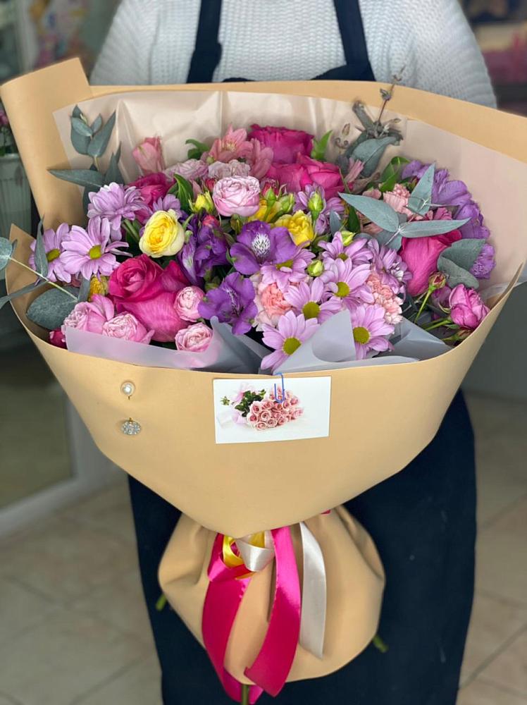 Букет цветов из: Хризантемы, Гвоздики и Альстромерии в Хрустальный