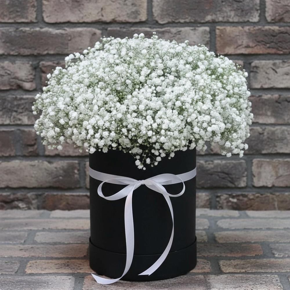 Цветочная композиция из Гипсофила в шляпной коробке в Хрустальный