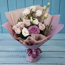 Букет цветов из:  Розы и Лизиантусы в Хрустальный