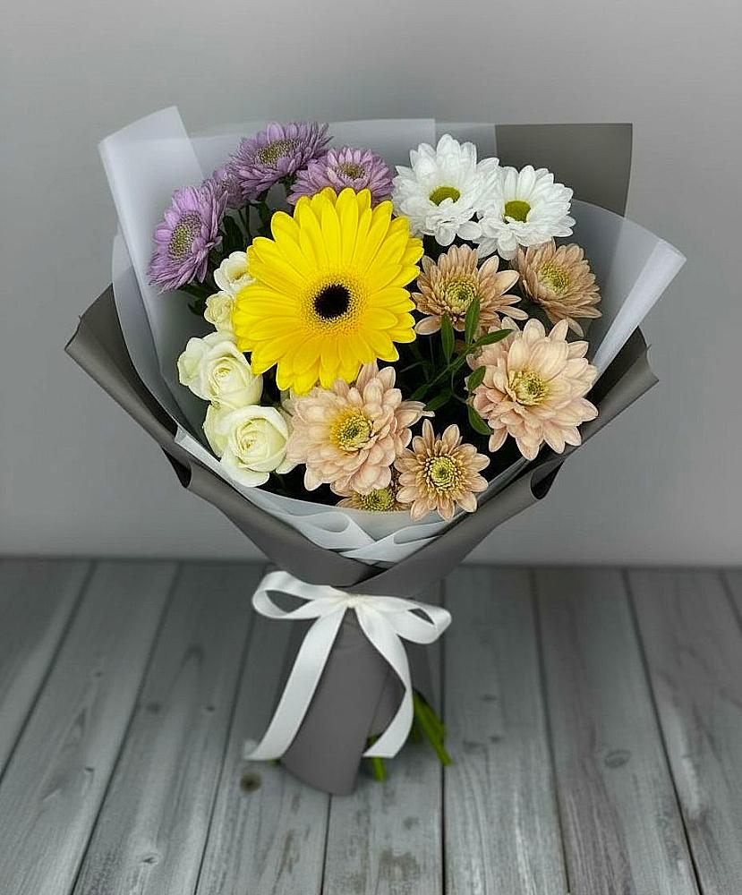 Букет цветов из: Розы, Герберы и Хризантемы в Хрустальный