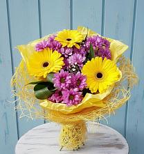Букет цветов из:  Хризантемы и Герберы в Хрустальный