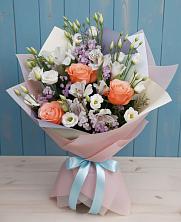 Букет цветов из:  Лизиантусы, Розы, Альстромерии и Гипсофила в Хрустальный