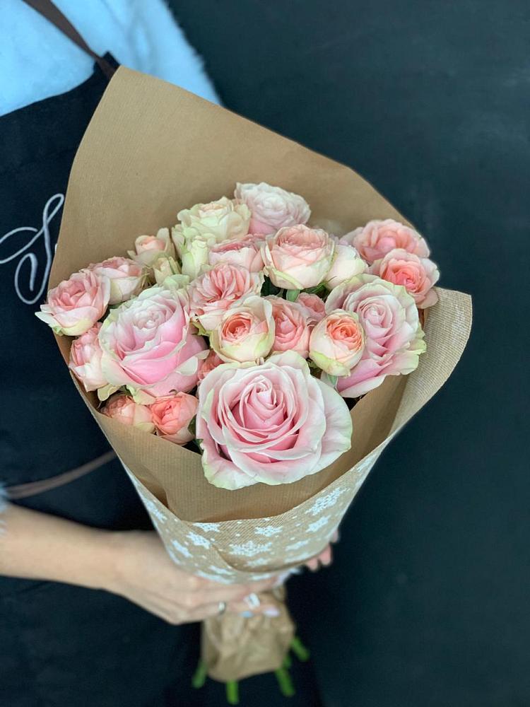 Букет цветов из: Хризантемы и Розы в Хрустальный