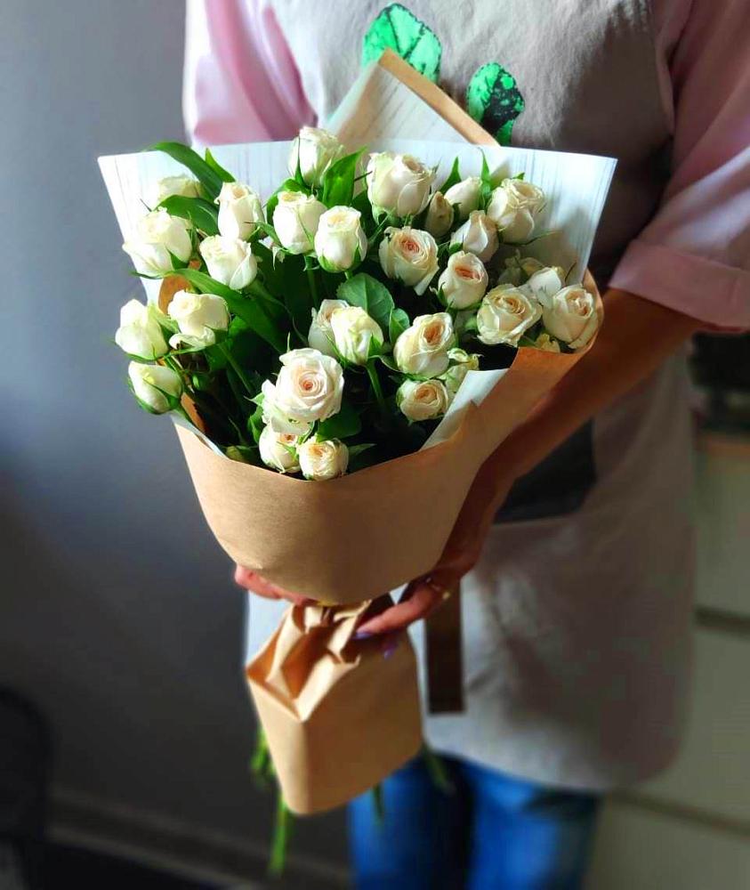 Букет цветов из: Розы в Хрустальный