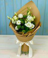 Букет цветов из:  Хризантемы и Лизиантусы в Хрустальный