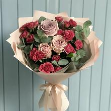 Букет цветов из:  Гвоздики и Розы в Хрустальный