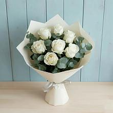 Букет Белые розы в Эвкалипте в Хрустальный