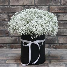 Цветочная композиция из Гипсофила в шляпной коробке в Хрустальный