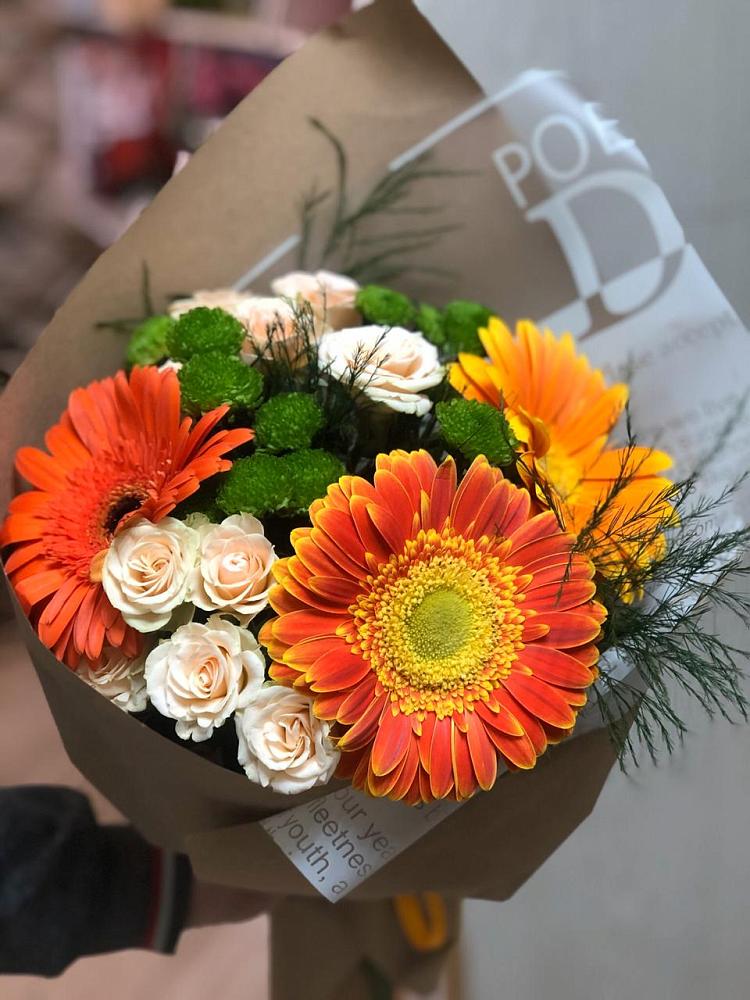 Букет цветов из: Герберы, Хризантемы и Розы в Хрустальный