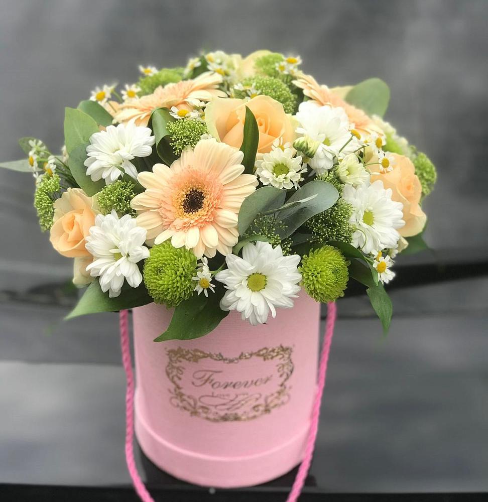 Цветочная композиция из Розы, Герберы и Хризантемы в шляпной коробке в Хрустальный