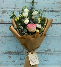 Букет цветов из:  Розы и Лизиантусы в Хрустальный