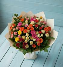 Букет Микс из разноцветных кустовых роз в Хрустальный